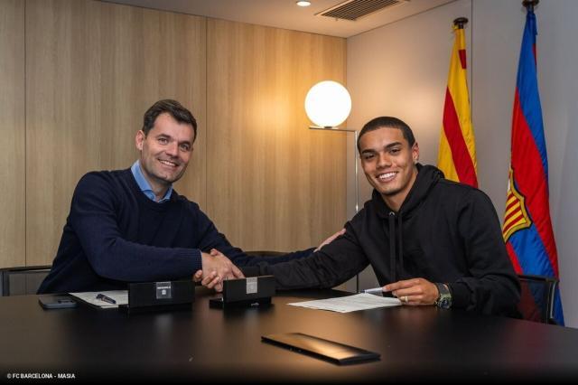 开云-罗纳尔迪尼奥儿子3月2日签约巴萨 他伯父咋评他？